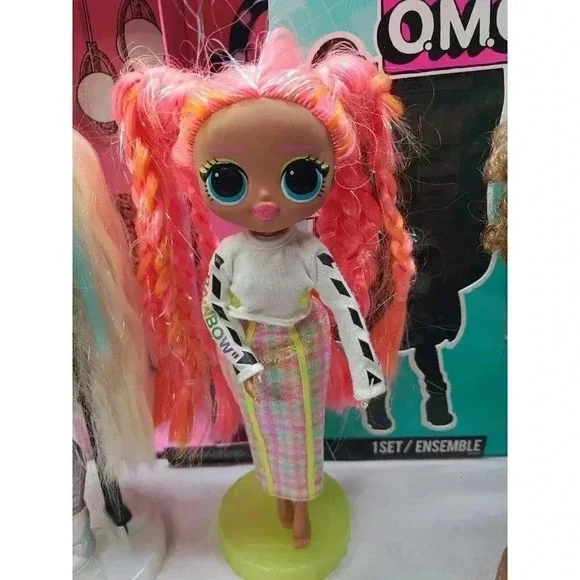 LOL Surprise OMG doll Lot Plus Accessories - Picture 3 of 13